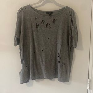 DISTRESSED HOLES GREY TEE